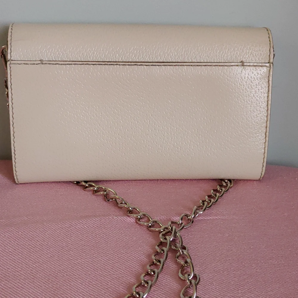 🎉Host Pick🎉Kate Spade Leather Mini Crossbody / Wallet - Picture 5 of 7